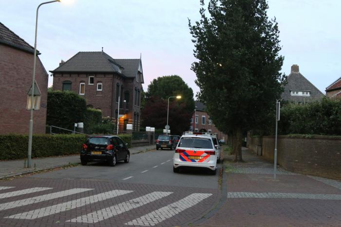Bij een steekincident in een woning aan de Brouwersstraat in Geleen is de bewoner van het pand gewond geraakt.