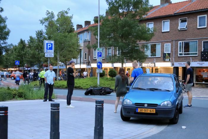 Scooterrijder gewond na aanrijding met auto bij Winkelcentrum Euterpeplein