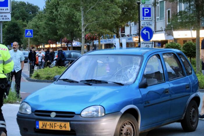 Scooterrijder gewond na aanrijding met auto bij Winkelcentrum Euterpeplein