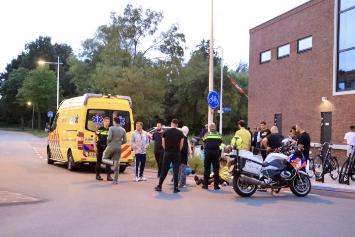 Scooterrijder gewond na aanrijding met auto bij Winkelcentrum Euterpeplein