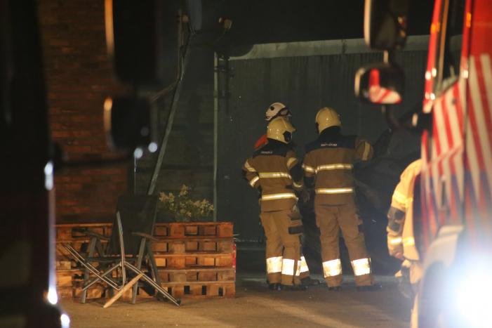 Persoon zwaargewond na flinke brand