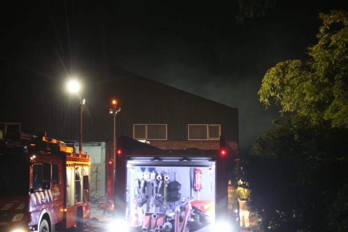 Persoon zwaargewond na flinke brand