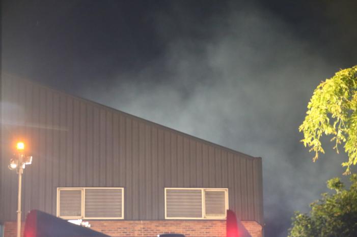 Persoon zwaargewond na flinke brand