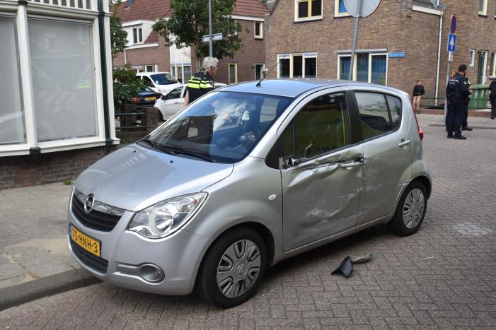 Forse schade bij aanrijding tussen lijnbus en personenauto