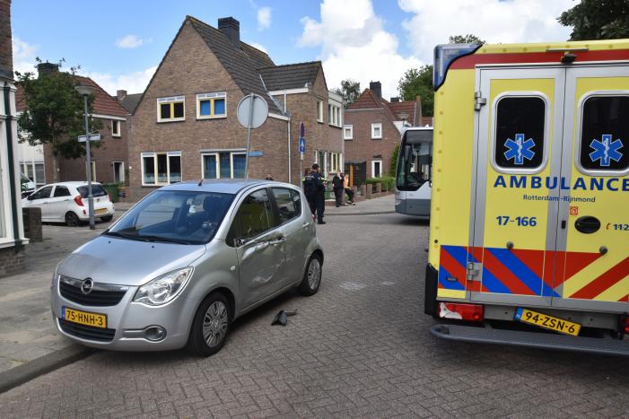 Forse schade bij aanrijding tussen lijnbus en personenauto