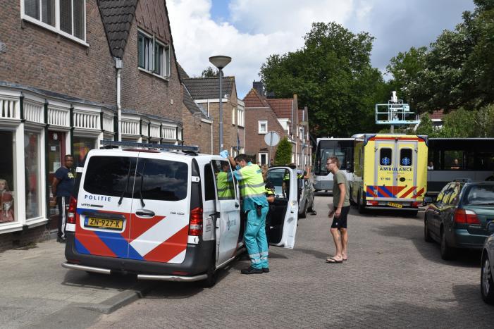 Forse schade bij aanrijding tussen lijnbus en personenauto