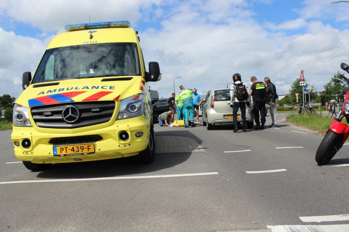 Wielrenner gewond na botsing met auto