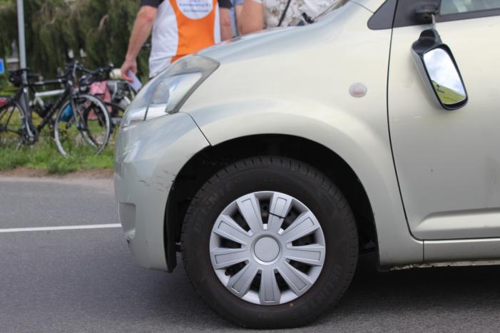 Wielrenner gewond na botsing met auto