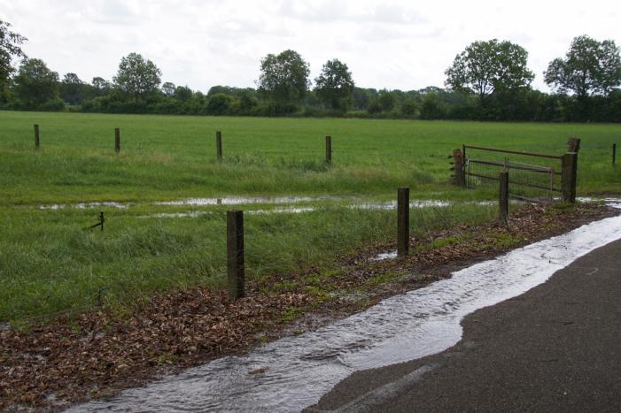 Waterleiding van de brandweer gesprongen