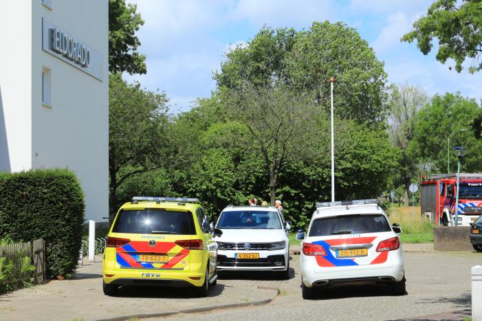 Bejaarde door medebewoners uit woning gered