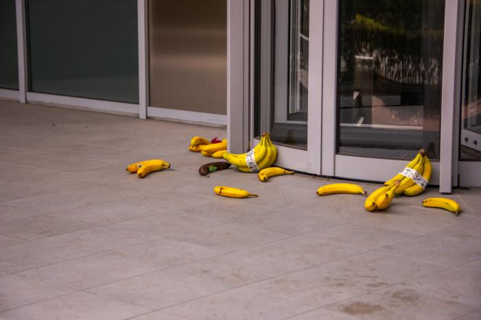 Rechtbank Amersfoort gebarricadeerd door vele bananen
