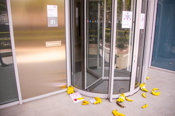 Rechtbank Amersfoort gebarricadeerd door vele bananen