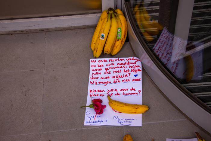 Rechtbank Amersfoort gebarricadeerd door vele bananen