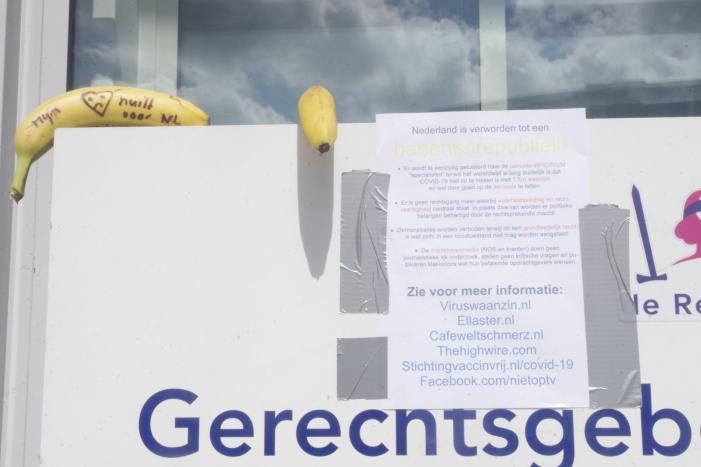 Bananen neergelegd bij rechtbank
