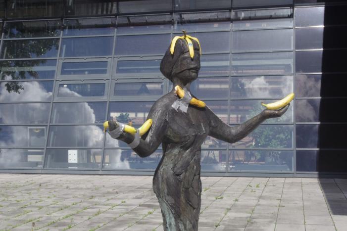 Bananen neergelegd bij rechtbank