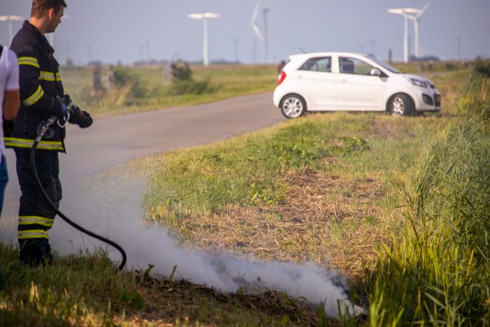 Berm vliegt in brand in buitengebied