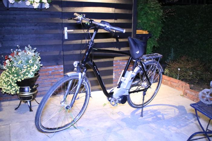 Persoon rijdt door na aanrijding