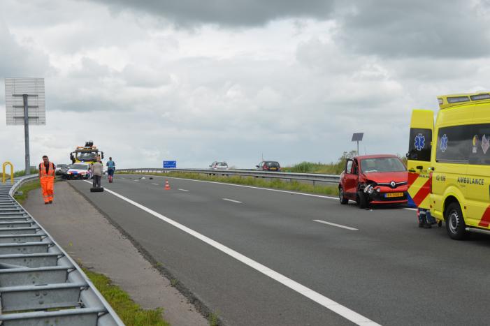 Politiewagen betrokken bij aanrijding op snelweg