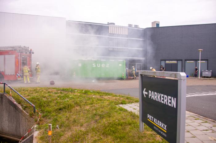 Afvalcontainer vliegt in brand Piet Klerkx