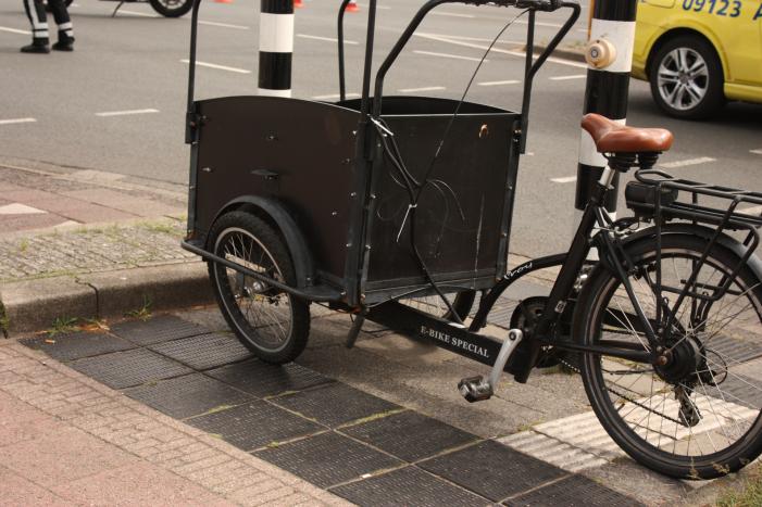 Aanrijding tussen bakfiets en auto