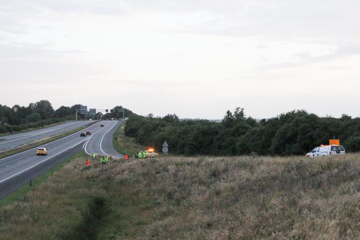 Grote zoekactie naar onder auto vandaan gevallen kitten
