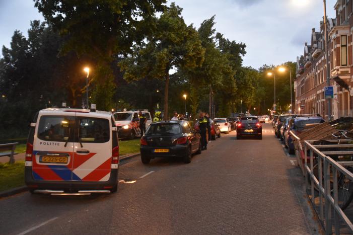 Fietser botst op rijdende auto