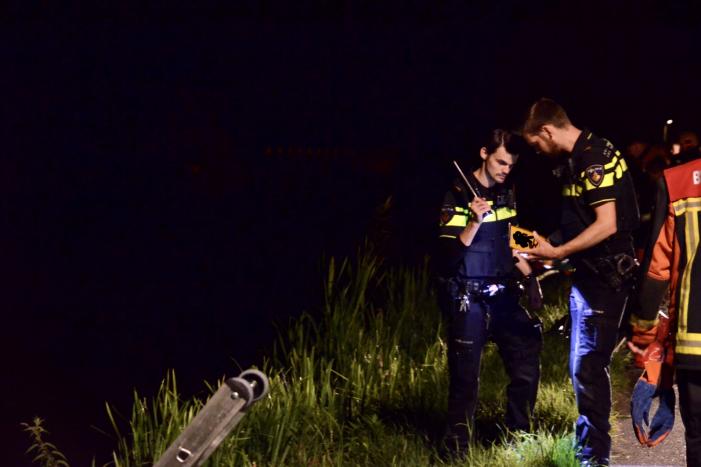 Gestolen auto in Aarkanaal aangetroffen