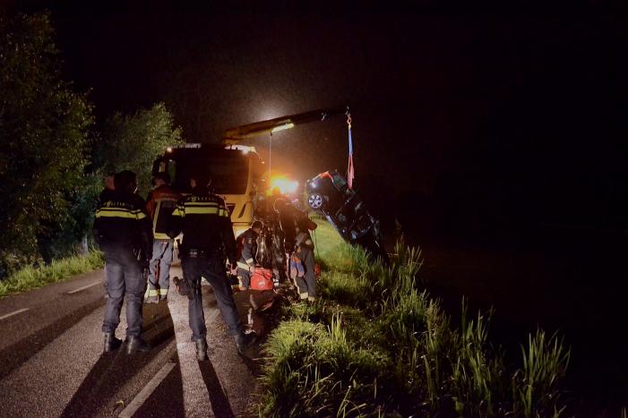 Gestolen auto in Aarkanaal aangetroffen