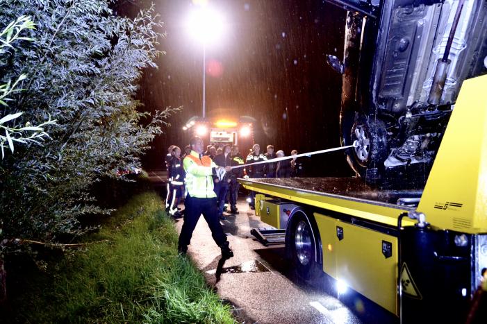 Gestolen auto in Aarkanaal aangetroffen