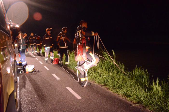 Gestolen auto in Aarkanaal aangetroffen