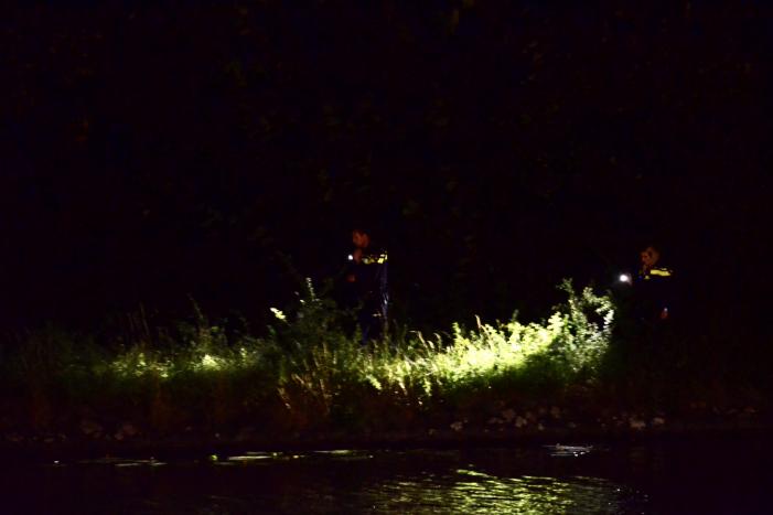 Gestolen auto in Aarkanaal aangetroffen