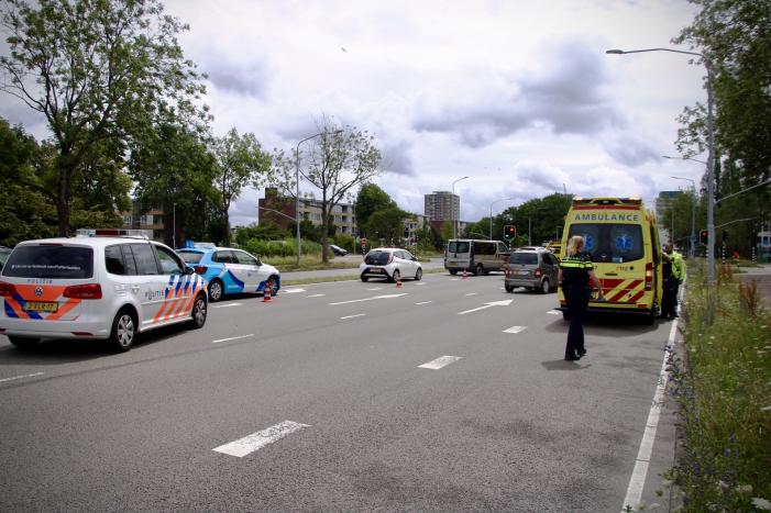 Veel schade bij kop-staart botsing met brommobiel
