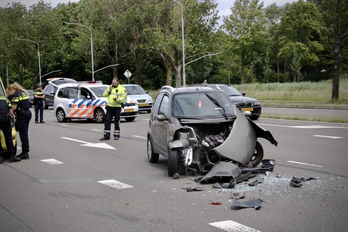 Veel schade bij kop-staart botsing met brommobiel