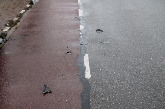 Veel schade na aanrijding tussen twee scooters