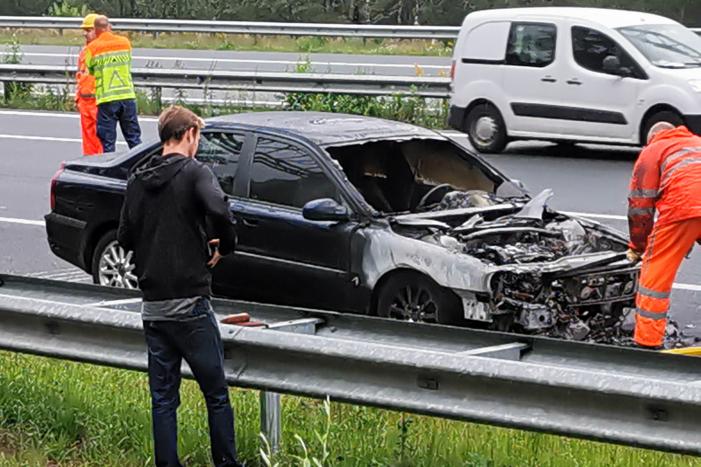 Personenauto verwoest na brand