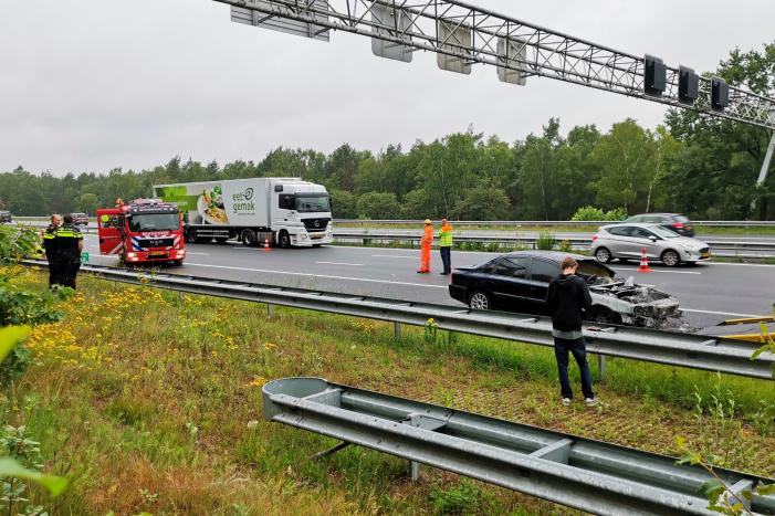 Personenauto verwoest na brand