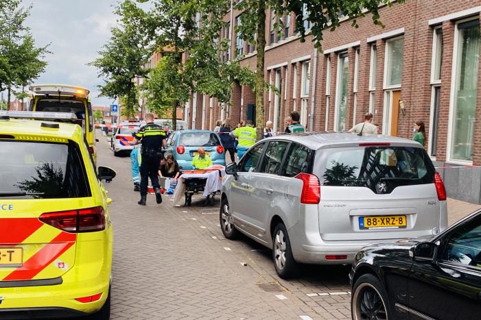 Traumahelikopter landt voor gewonde op straat