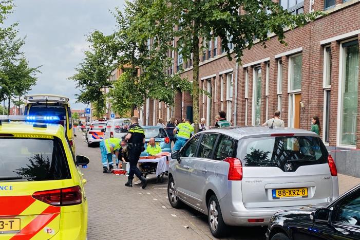 Traumahelikopter landt voor gewonde op straat