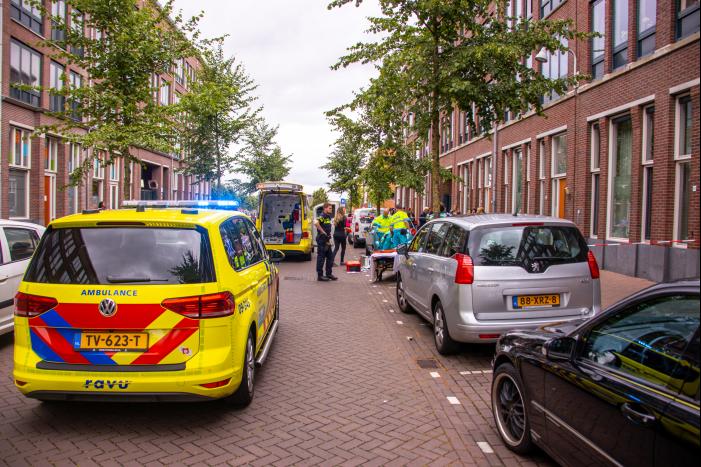 Traumahelikopter landt voor gewonde op straat