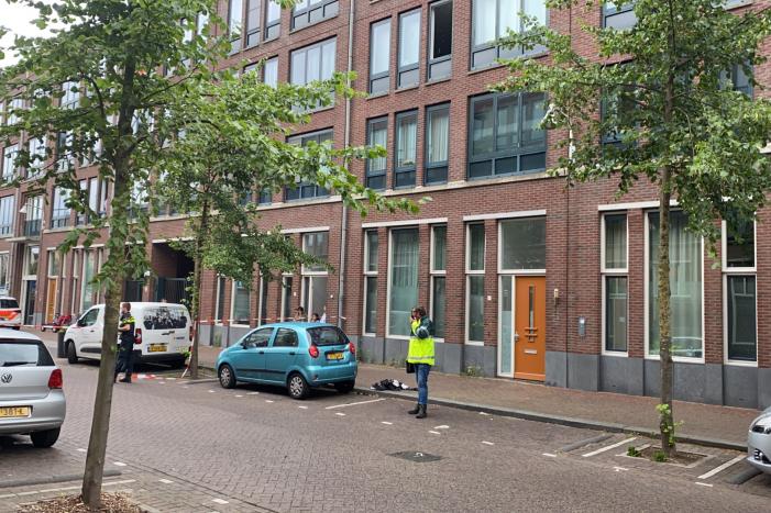 Traumahelikopter landt voor gewonde op straat