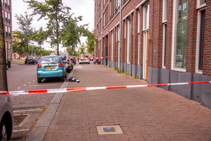 Traumahelikopter landt voor gewonde op straat
