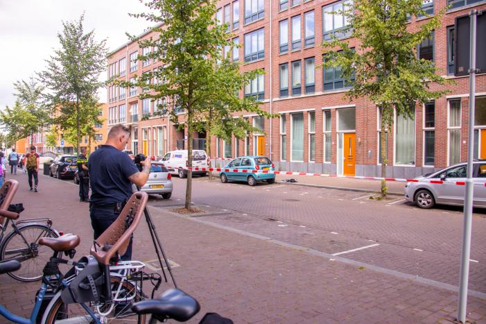 Traumahelikopter landt voor gewonde op straat