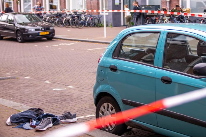 Traumahelikopter landt voor gewonde op straat