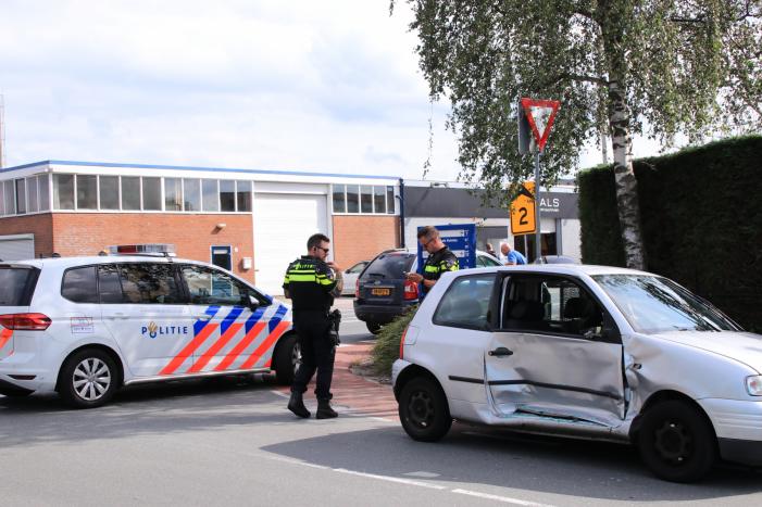 Aanrijding tussen twee auto's