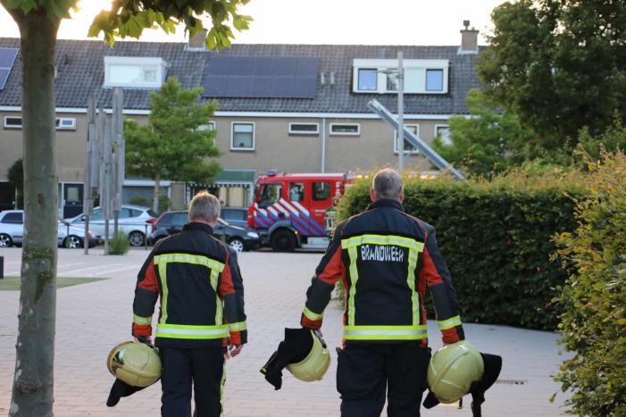 Brandweer bevrijdt jongedame uit benarde positie