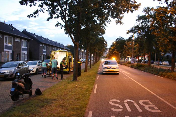 Fietser gewond na botsing met boom