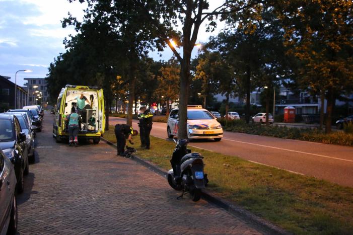 Fietser gewond na botsing met boom