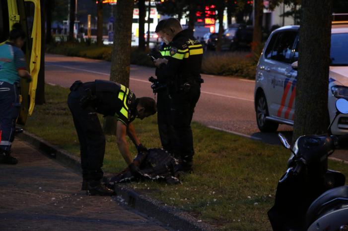 Fietser gewond na botsing met boom