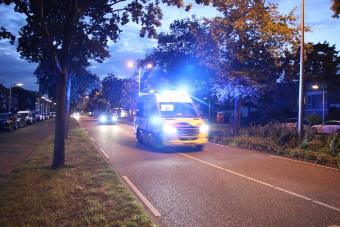 Fietser gewond na botsing met boom