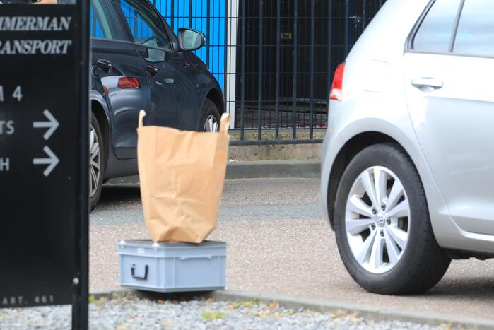 Arrestatieteam valt met zwaar geschut pand Bedrijventerrein De Wieken binnen